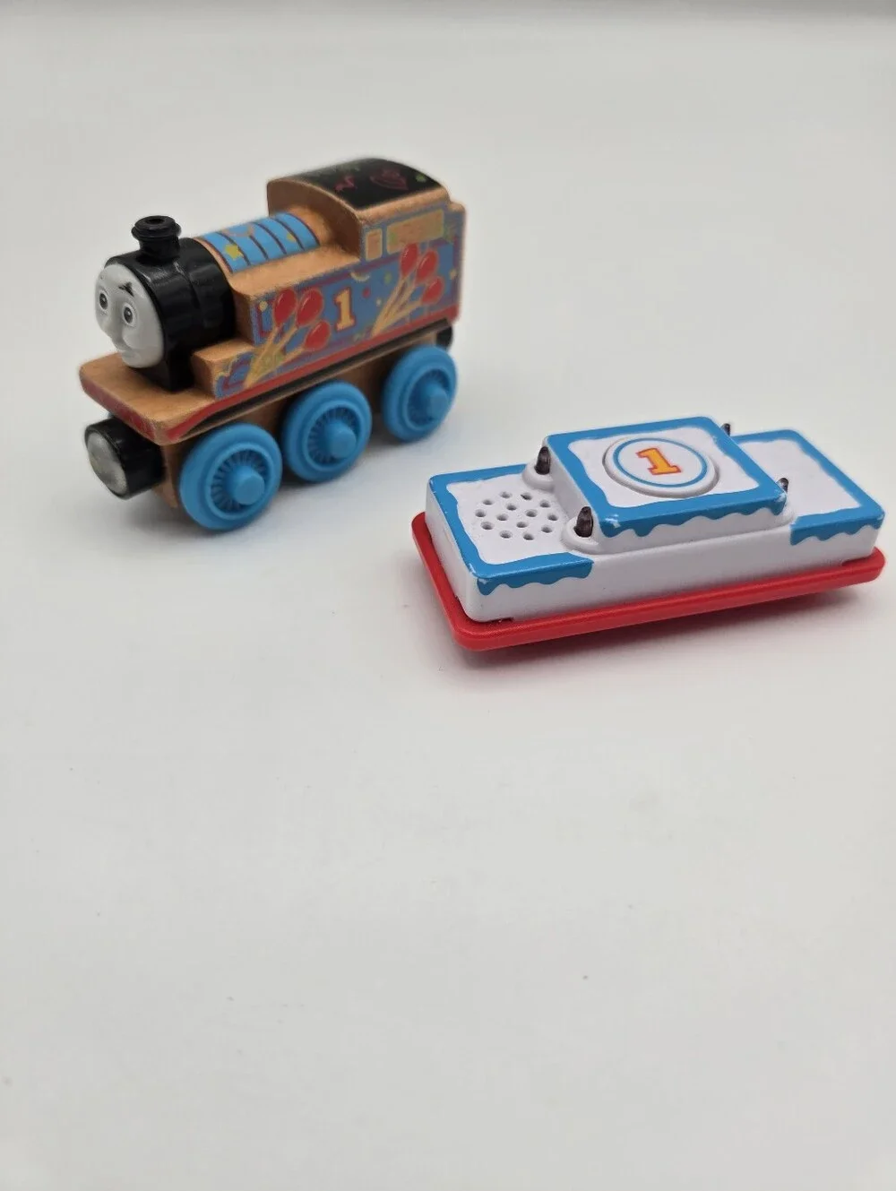 2018 Thomas The Tank Engine Wooden Birthday Cake Train FHM61